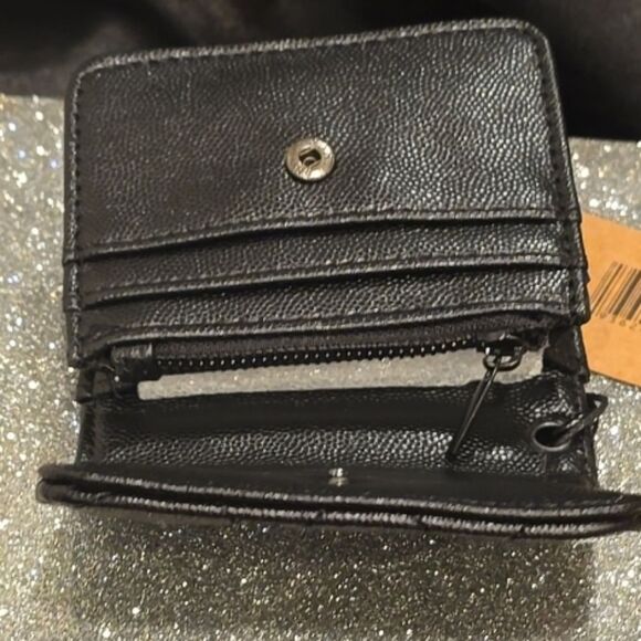 Steve Madden BWren Quilted Flap Wallet w/Key Chain- Black - Picture 8 of 9